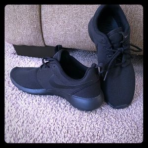 Nike Sneakers 7.5 Womens